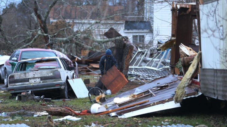 Devastating honored waverly tornadoes responders